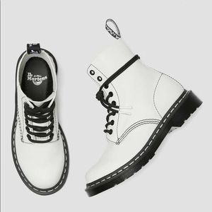 Dr. Martens // 1460 Pascal Virginia Leather Boot